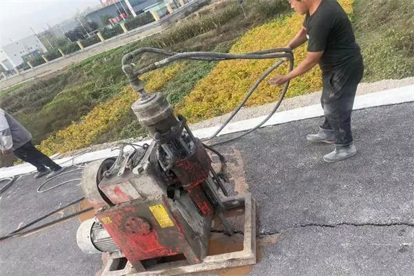 管城回族马路面下沉注浆加固